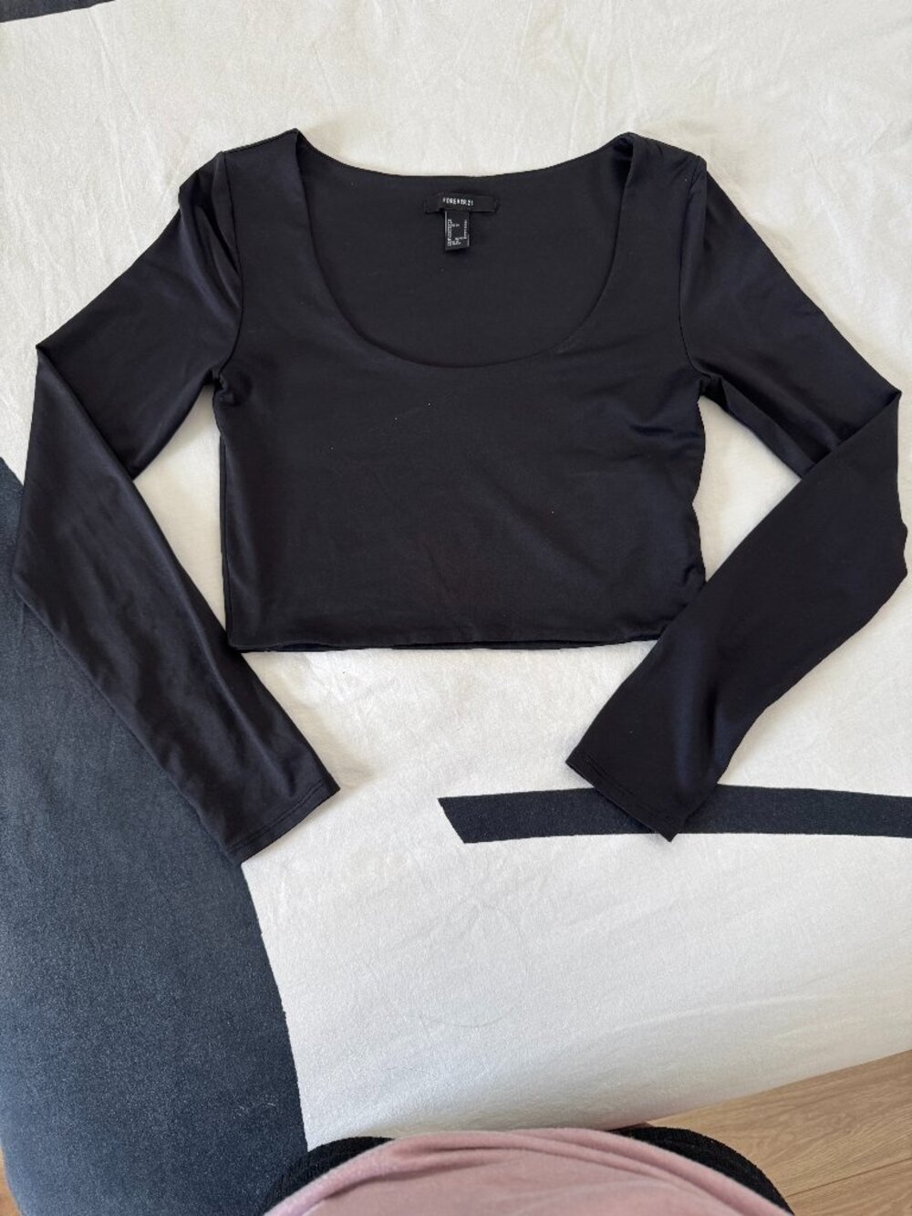 Forever 21 Black Cropped Long Sleeve Top Sz L